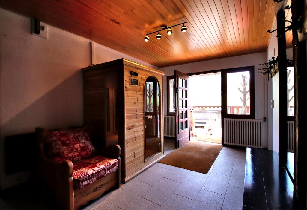 Spacious Chalet 16/18 Guests w/Slope View, Jacuzzi et Sauna photo 4