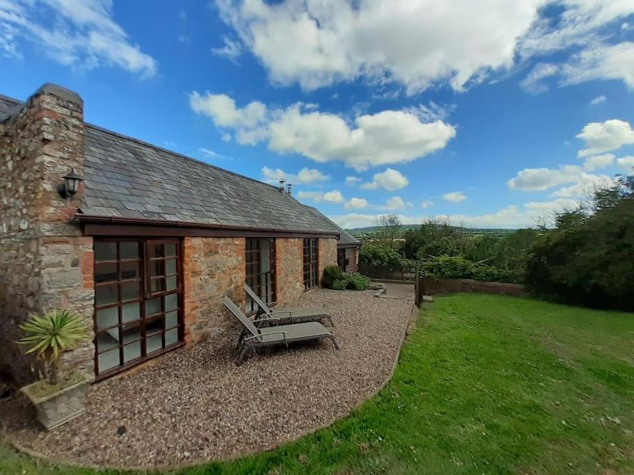 Light & Airy Vaulted Barn Conversion with a View Room Type - One-Bedroom House