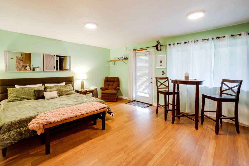 Soothing Studio with Lush Views 2 Mi to Beach! photo 1