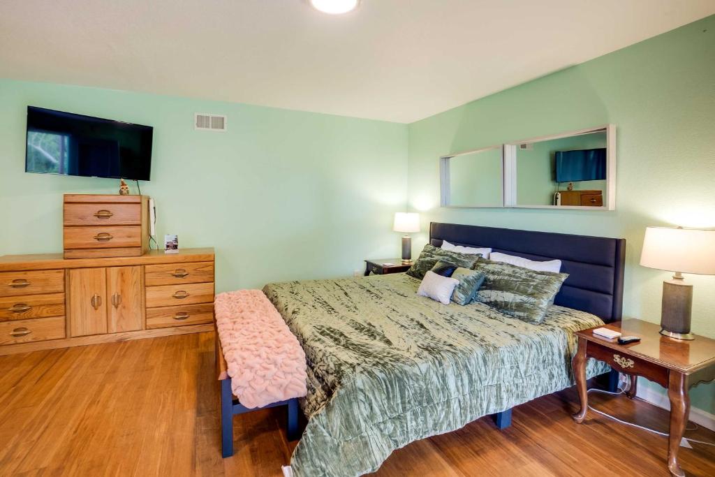 Soothing Studio with Lush Views 2 Mi to Beach! photo 2
