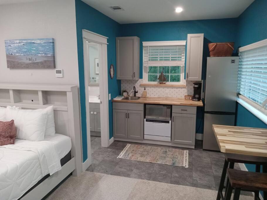 Studio with Private Beach on Bayou Grande photo 3