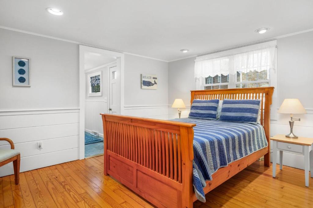 19 Burton Avenue West Harwich - - Lobsta House photo 3
