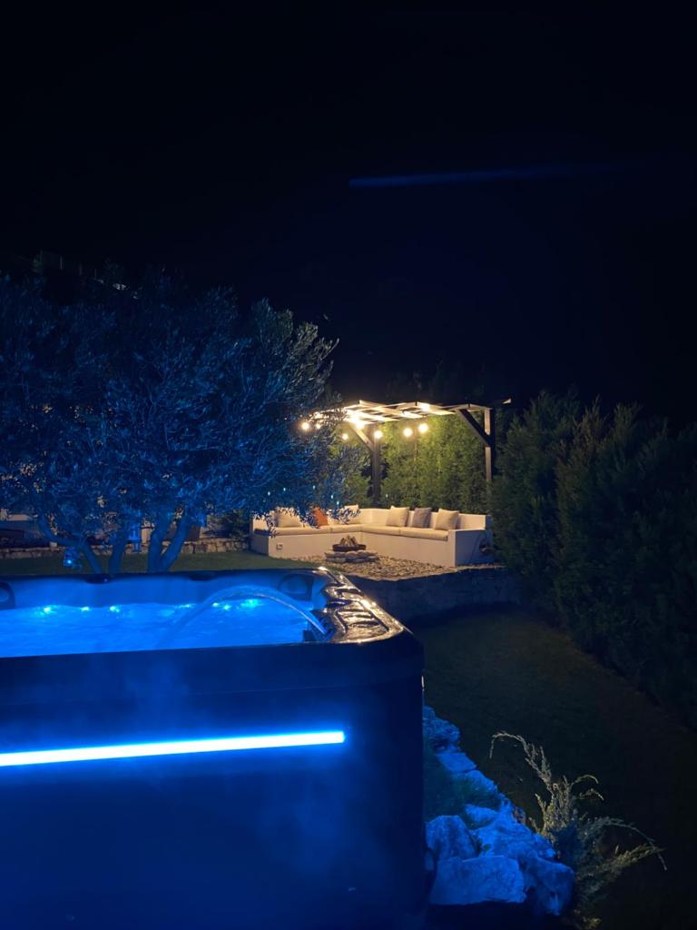 Lake Breeze Villa with a Pool & Magnificent Views photo 1