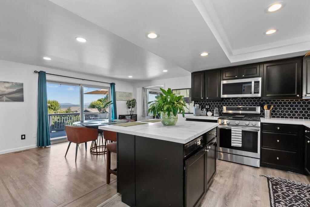 Auburn Retreat w/ Mountian views image