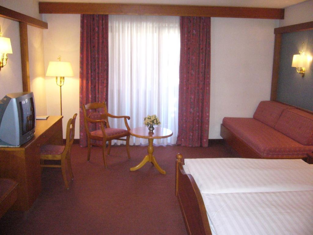 Alpenhotel Pfaffenwinkel Room Type - Triple Room with Bath
