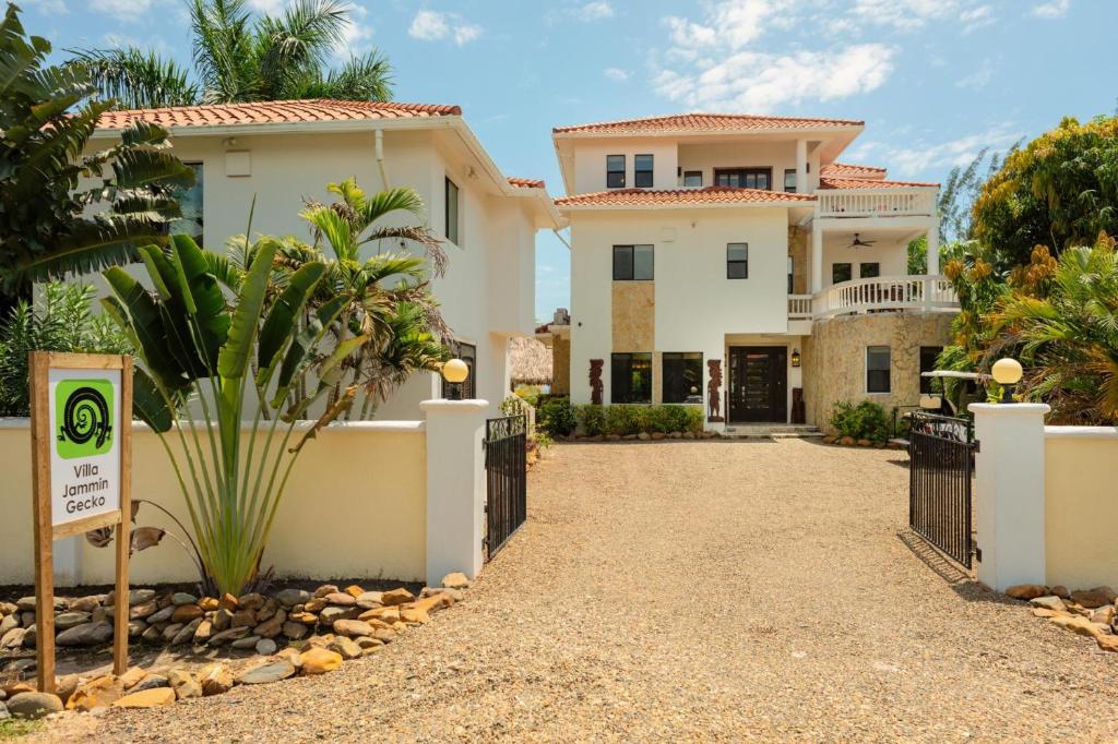 3 Story Oceanfront Luxury Villa 5 Bedroom w Pool