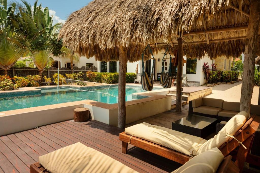 3 Story Oceanfront Luxury Villa 5 Bedroom w Pool photo 2