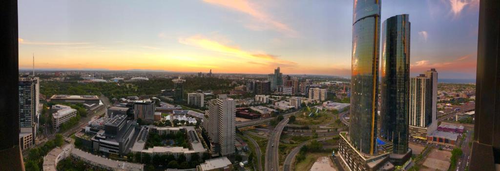 Modern 3 Bedroom Apartment with Amazing Views photo 1