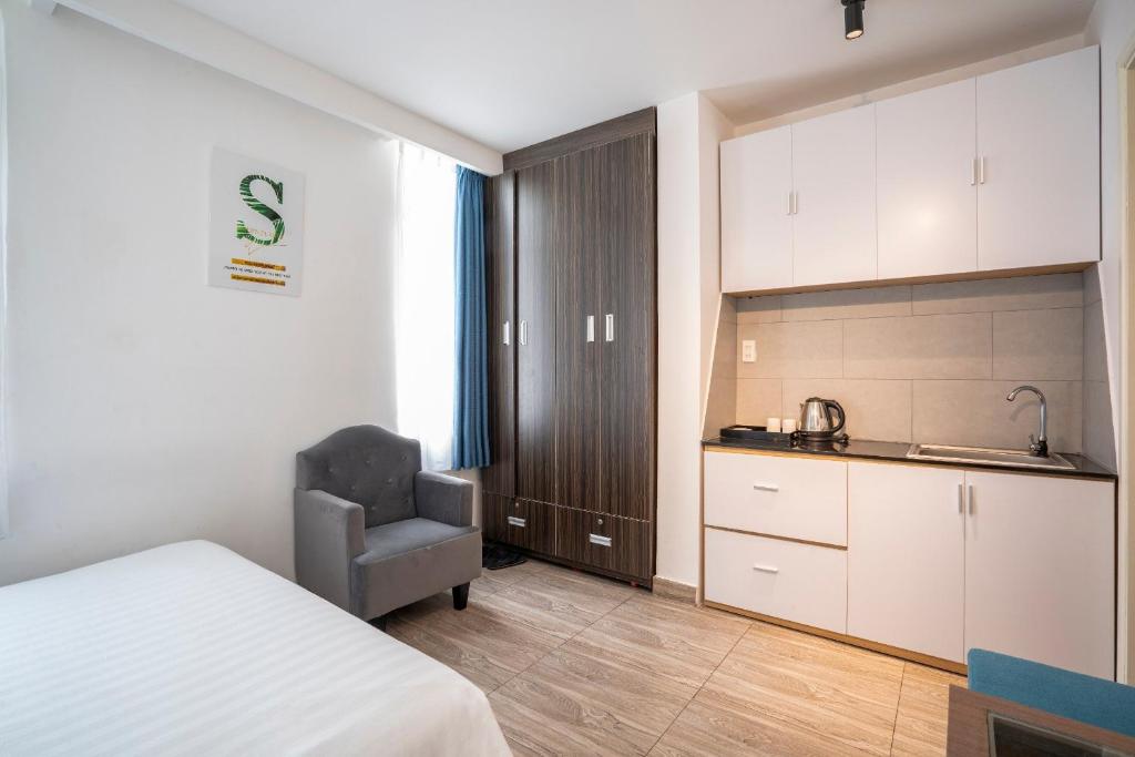 La Airport Tan Binh Hotel