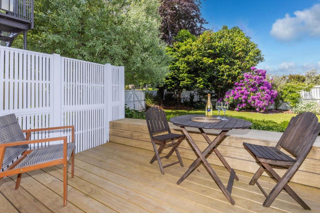 2 Bedroom Home away from Home near CBD & private parking photo 3