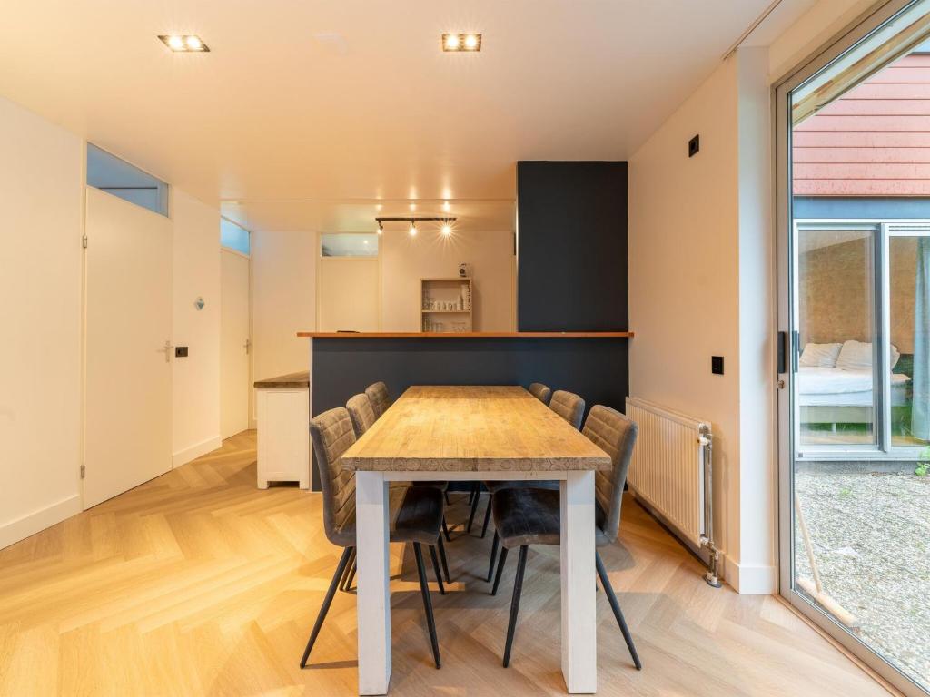 Cozy holiday home in South Holland in a wonderful environment photo 2