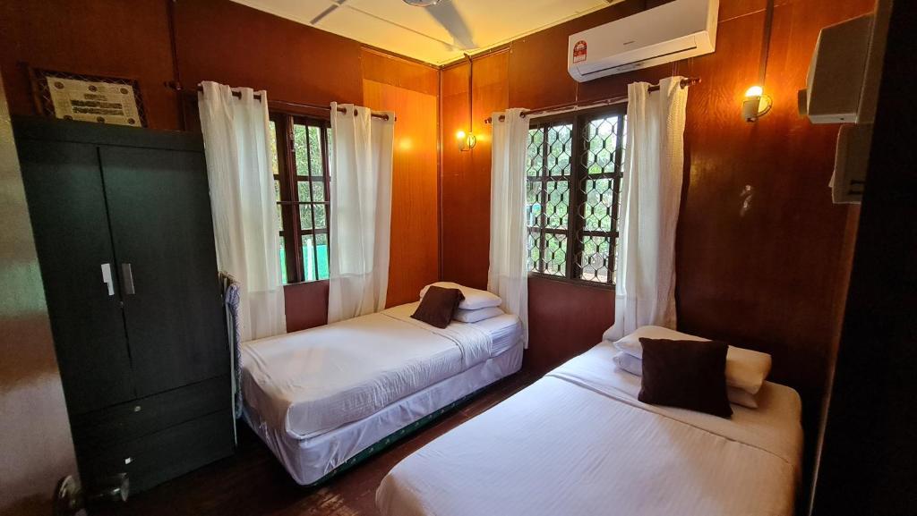 Kampong Style Homestay Pengkalan Balak - Sea View photo 3