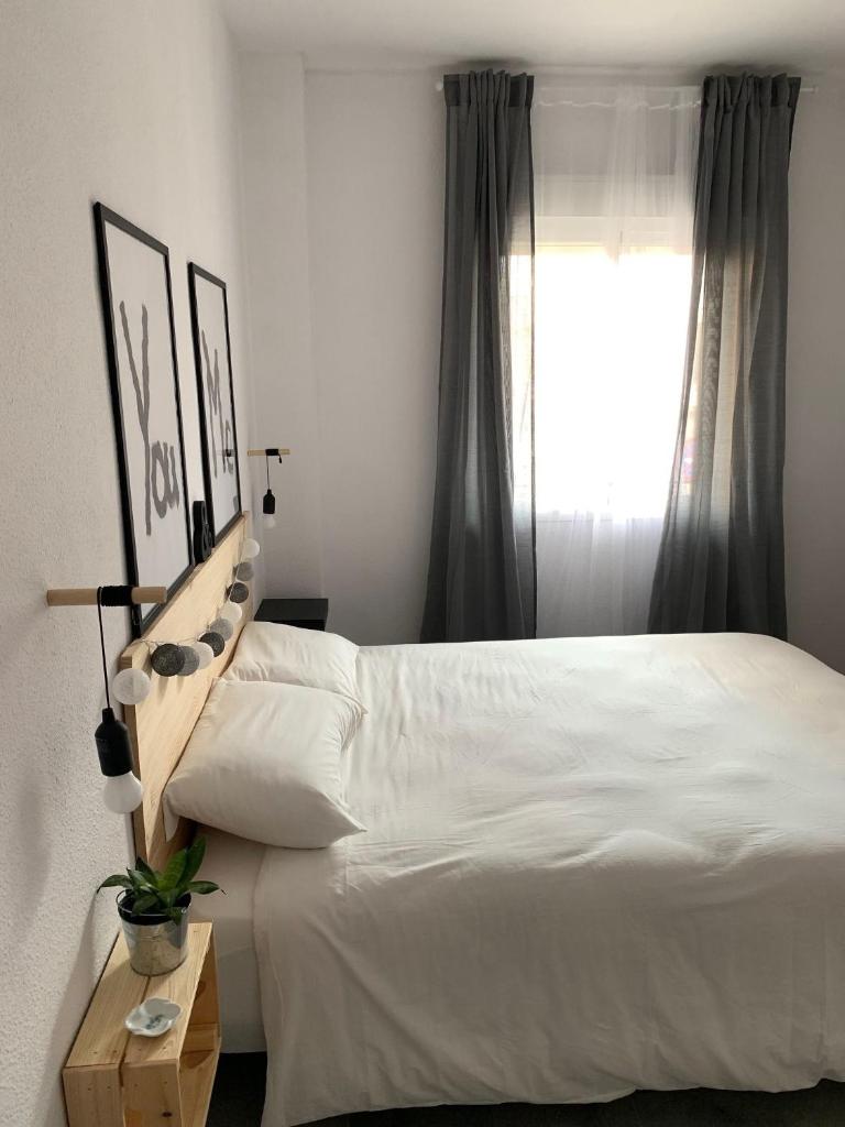 Relax by the sea in a central apartment in La Cala del Moral photo 1