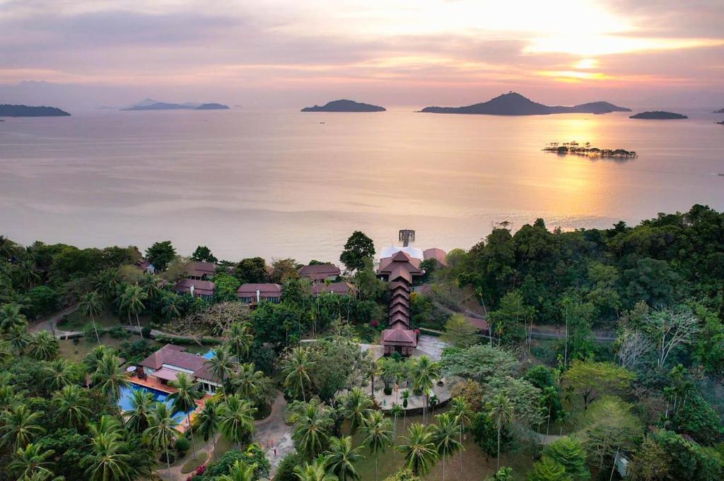 Victoria Cliff Hotel & Resort, Kawthaung photo 3