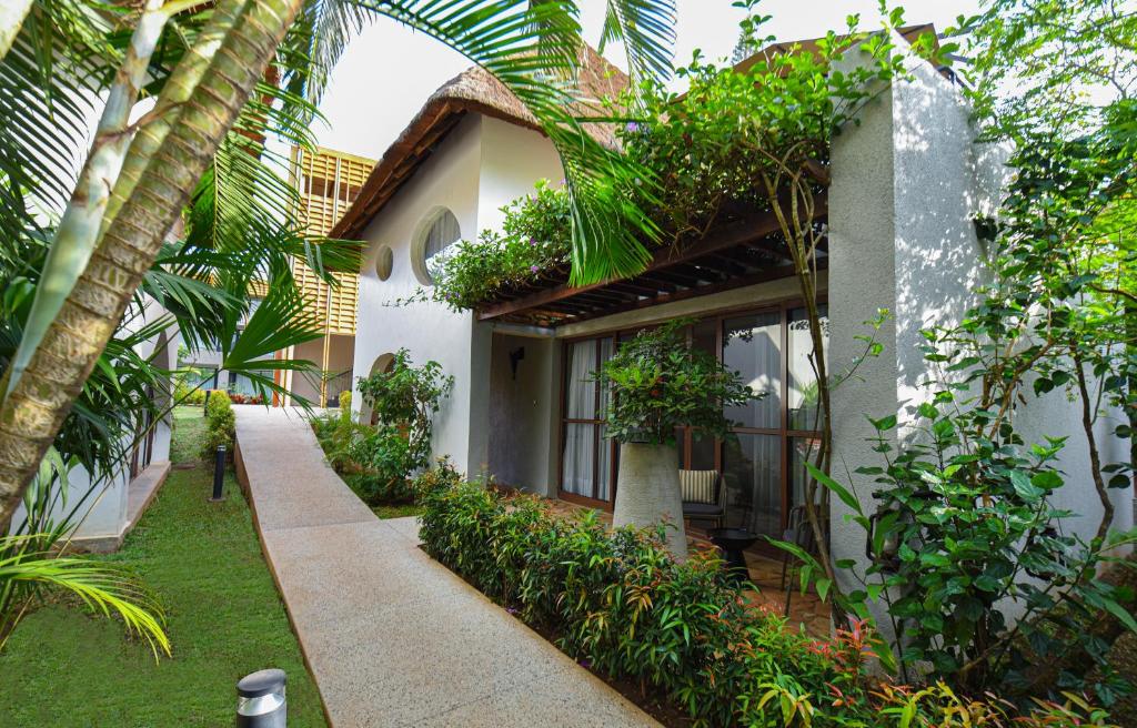 Le Petit Village Boutique Hotel & Spa photo 1
