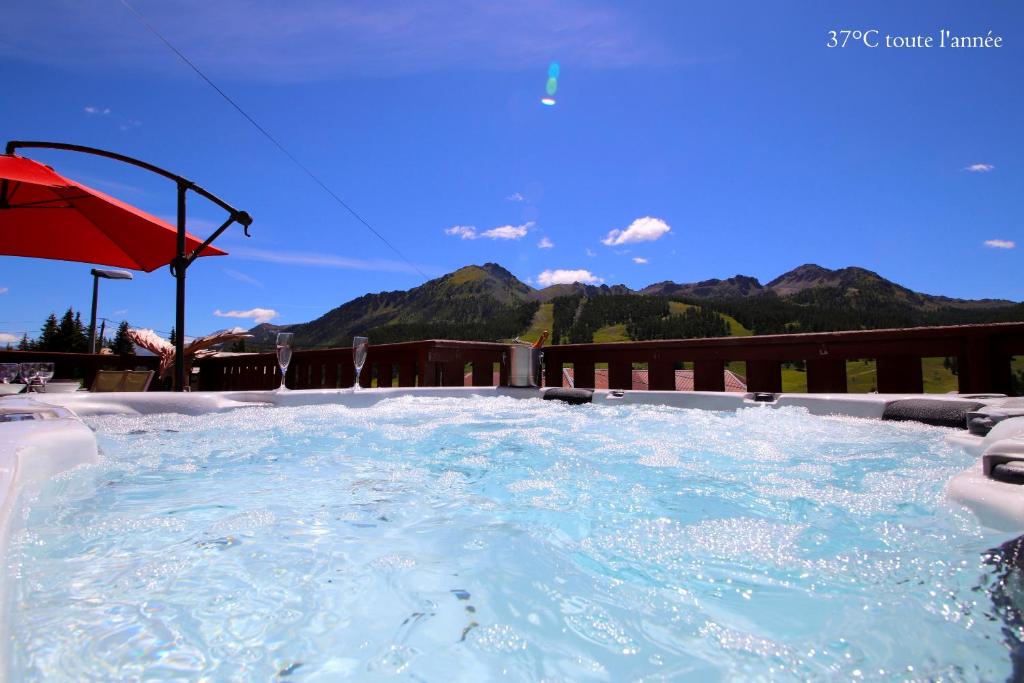 Spacious Chalet 16/18 Guests w/Slope View, Jacuzzi et Sauna