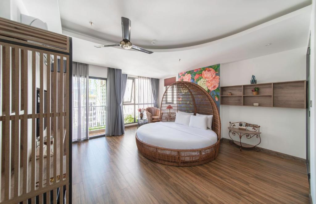 Aaron Boutique Hotel - Tap to explore photos