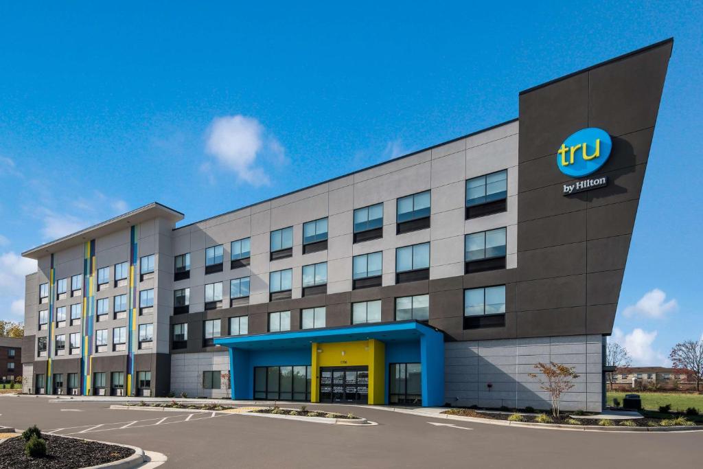 Tru by Hilton Greensboro, NC image