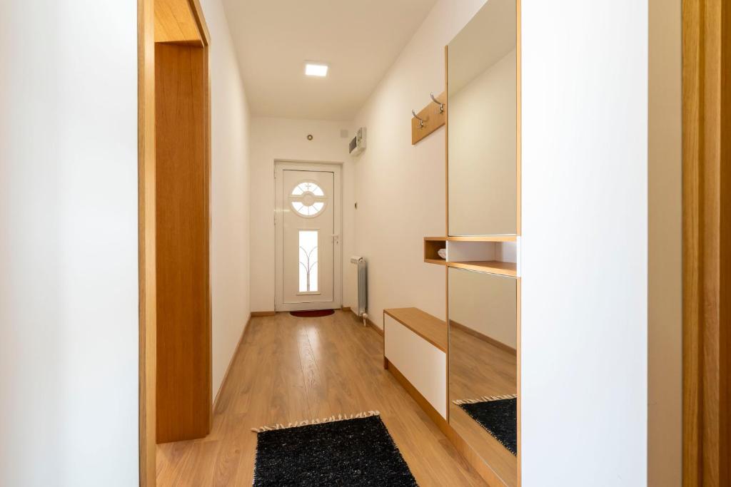 1-Bedroom Apartment with Balcony photo 1