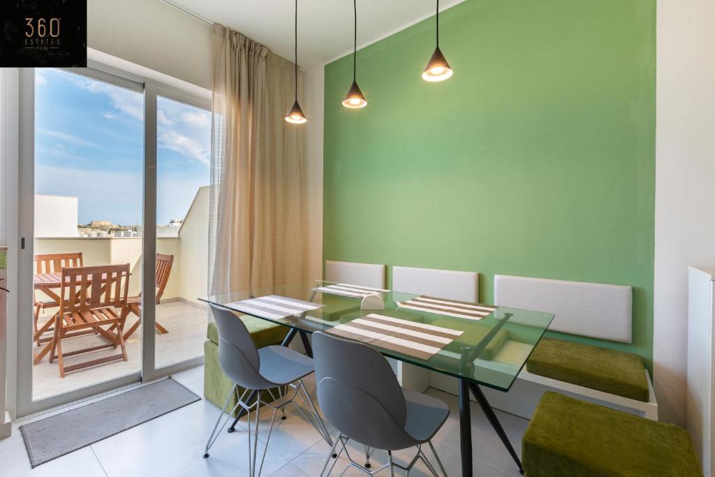 Stylish, comfortable 2BR with WIFI & PRVT Balcony by 360 Estates photo 2