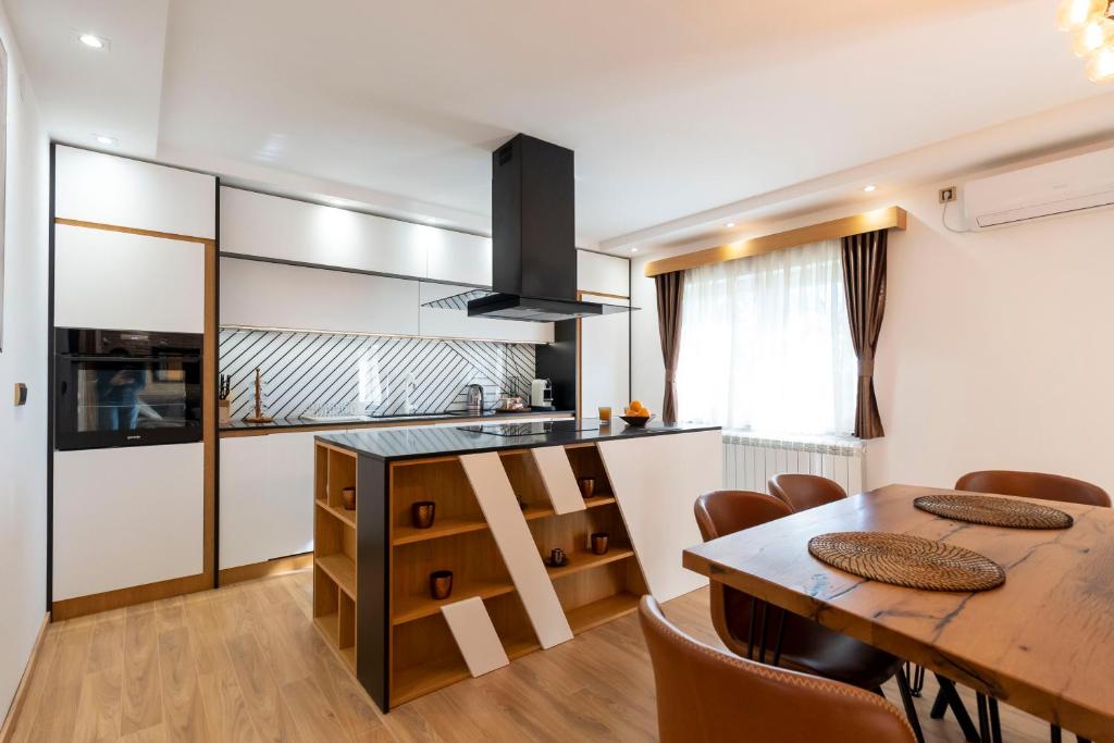 1-Bedroom Apartment with Balcony photo 4