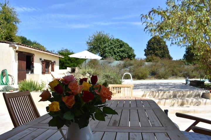 Cette charmante propriété périgourdine avec piscine offrant un cadre tranquille pour des vacances paisibles et relaxante photo 4