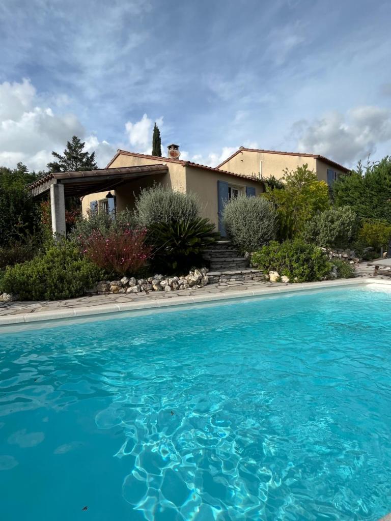 Villa bleue - piscine * climatisation * Wifi * vue dominante photo 2