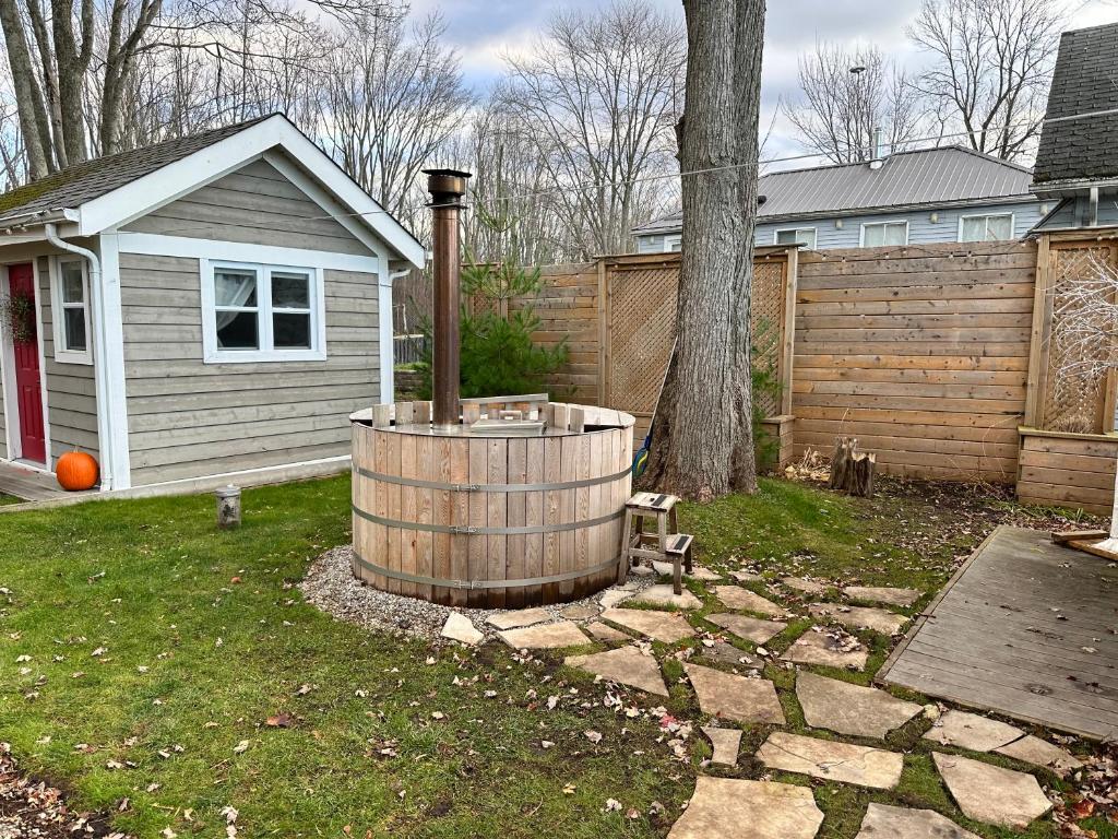 Lake Cottage Nordic Spa- Wood Fired Sauna and Hot Tub photo 3