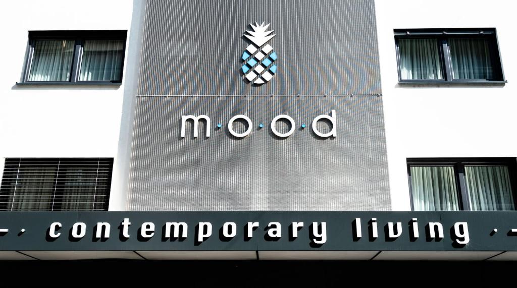 Mood contemporary living photo 2