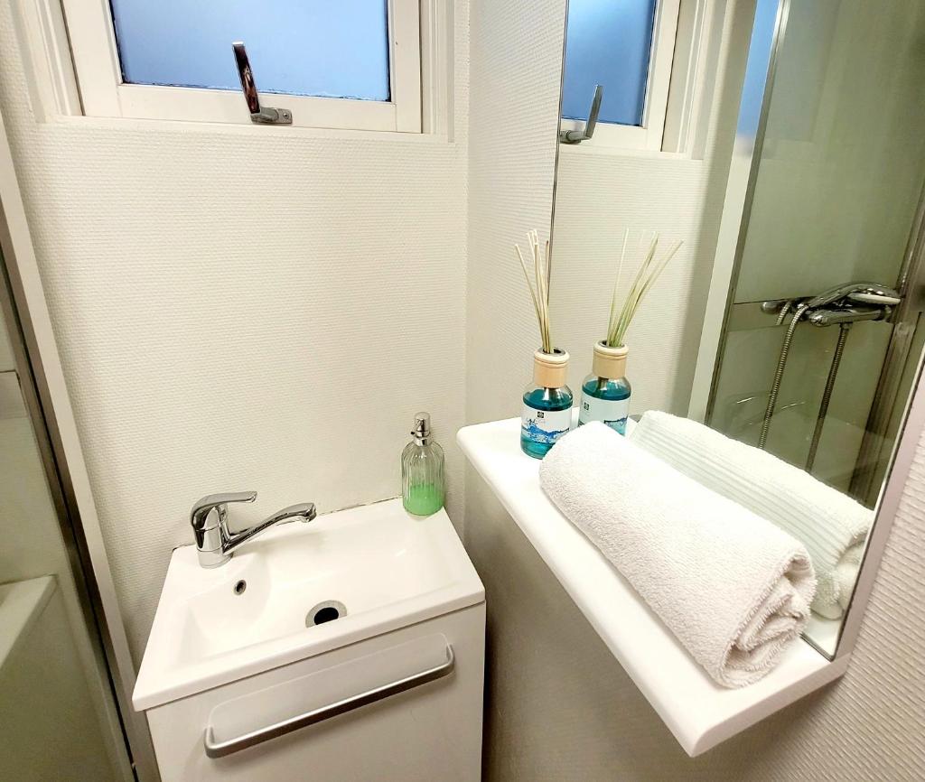 B&B Guesthouse - Bed and Breakfast Keflavik Centre photo 4