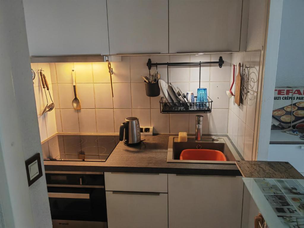 LA GRANDE MOTTE LE COUCHANT STUDIO cabine photo 3