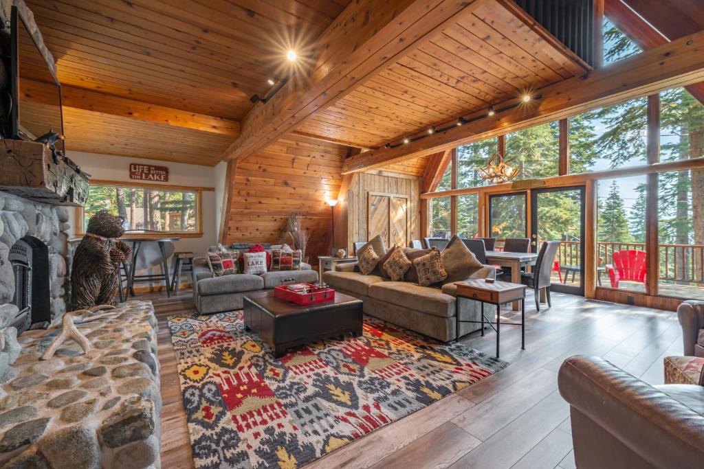 Ember Ridge Retreat- Pet-Friendly, A-Frame Cabin, Hot Tub, Near Northstar