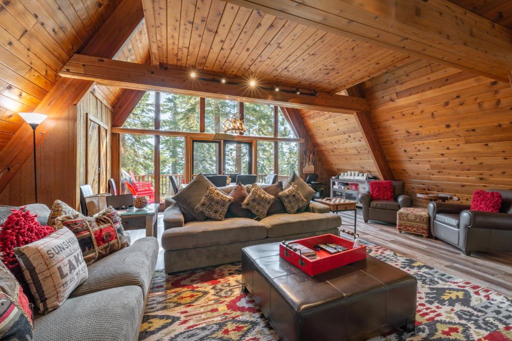 Ember Ridge Retreat- Pet-Friendly, A-Frame Cabin, Hot Tub, Near Northstar photo 4