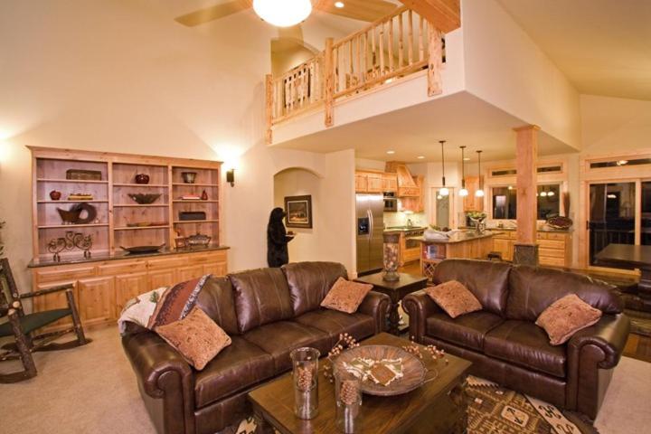Olive Branch - Private Hot Tub, Media Room, Pet-Friendly, Near Northstar! photo 4