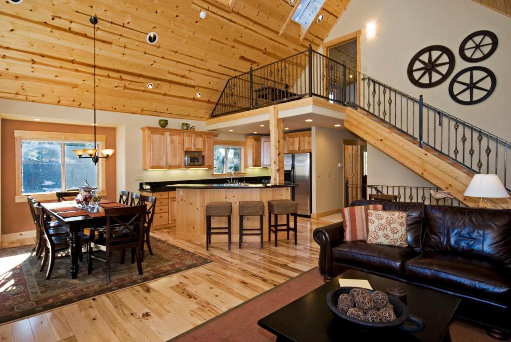 Red Cedar on North Shore - Beautiful 3BR w Gorgeous Furnishings in Tahoe City photo 2