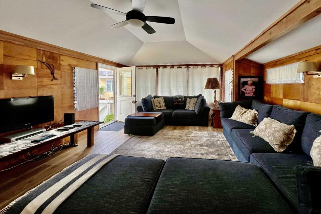 Catalina Island Cottage - Walk to Main St and Beach! photo 4