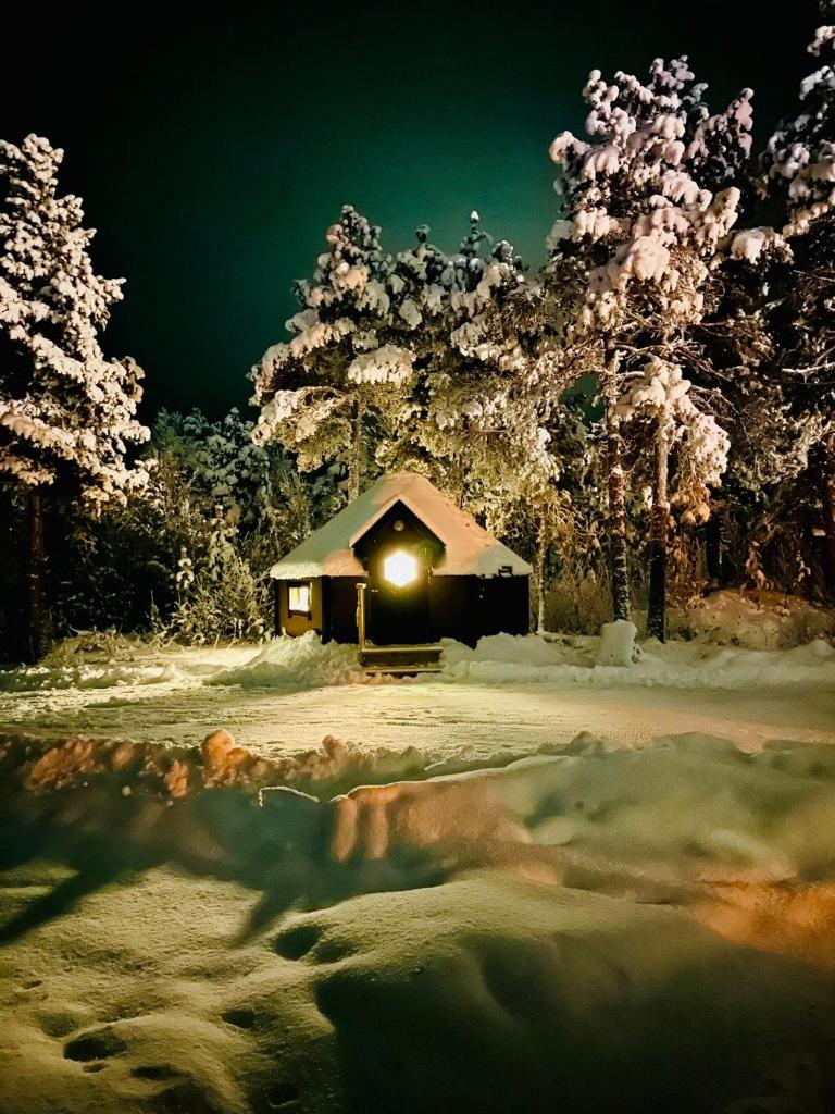 Camp Caroli Hobbit Hut photo 1