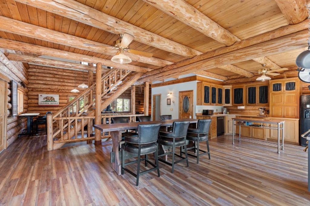 Tahoe Wanderer - 3 BR Luxury Log Cabin with Additional Loft, Private Hot Tub photo 4