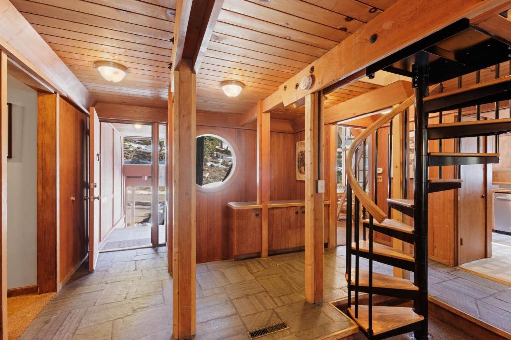 Snowy Paws - Pet Friendly - Alpine Meadows - Amazing views, close to slopes photo 1