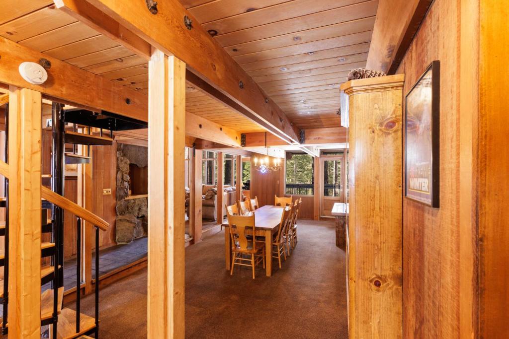 Snowy Paws - Pet Friendly - Alpine Meadows - Amazing views, close to slopes photo 2