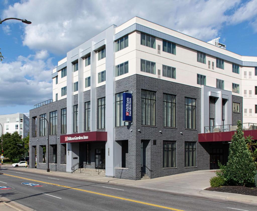 Hilton Garden Inn Minneapolis - University Area photo 1