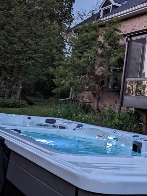 KJ's Farmhouse w/SwimSpa Retreat photo 1