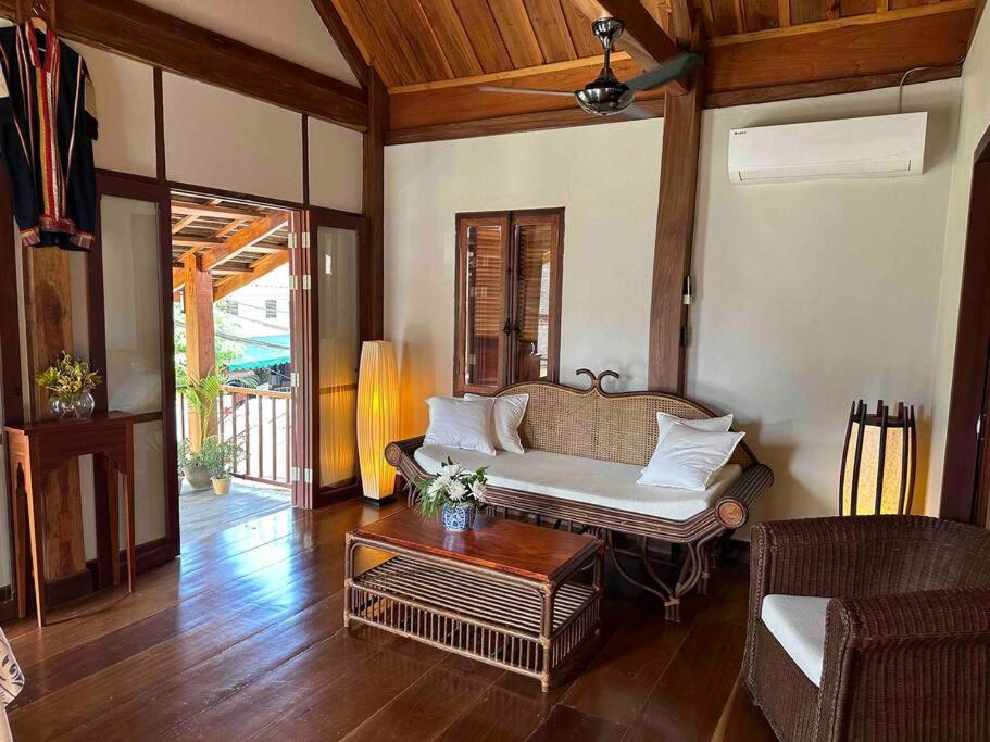 The Peninsula Verandah Suite photo 1