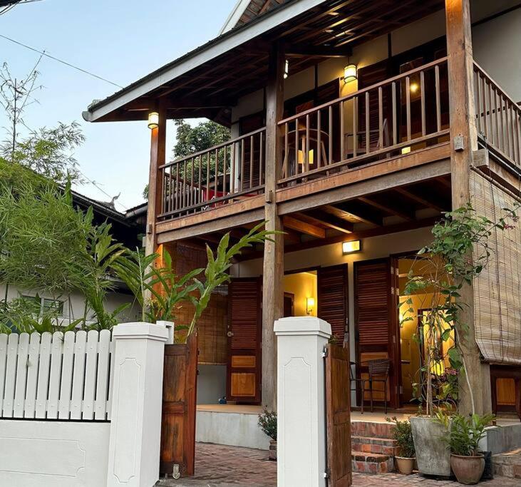 The Peninsula Verandah Suite photo 3