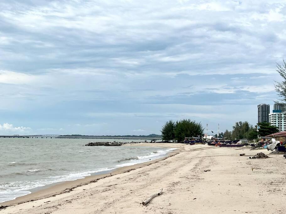 KlebangBesar/PantaiPuteri/Melaka/Cuti 4Bilik/8pax photo 1