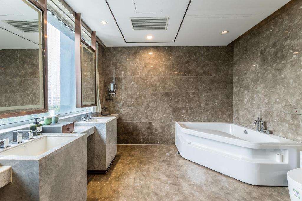 Century Runhua Hotel photo 1