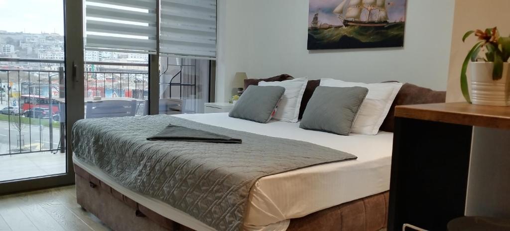 1 Belgrade Waterfont - Beograd na vodi-Check availability before booking what s app-proverite raspolozivost pre rezervacije 3 8 1 6 0 3 3 3 2 8 7 6