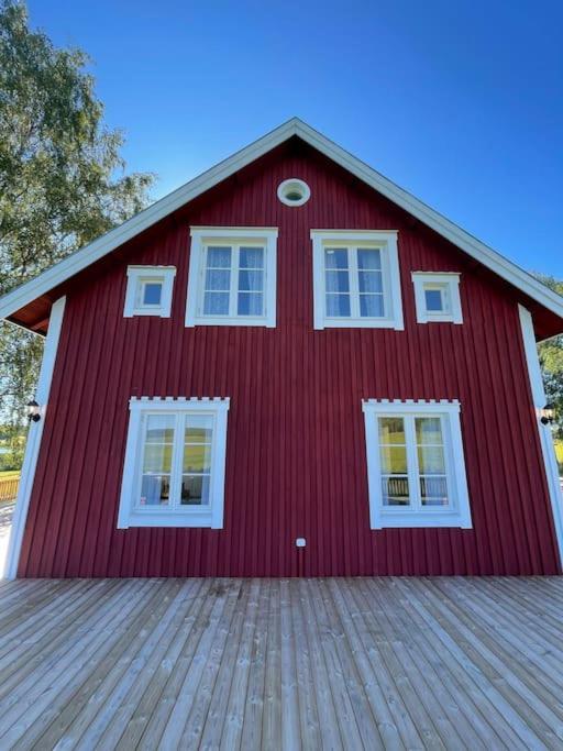 Gård med egen sjö med bryggbåt, nyrenoverat! photo 1