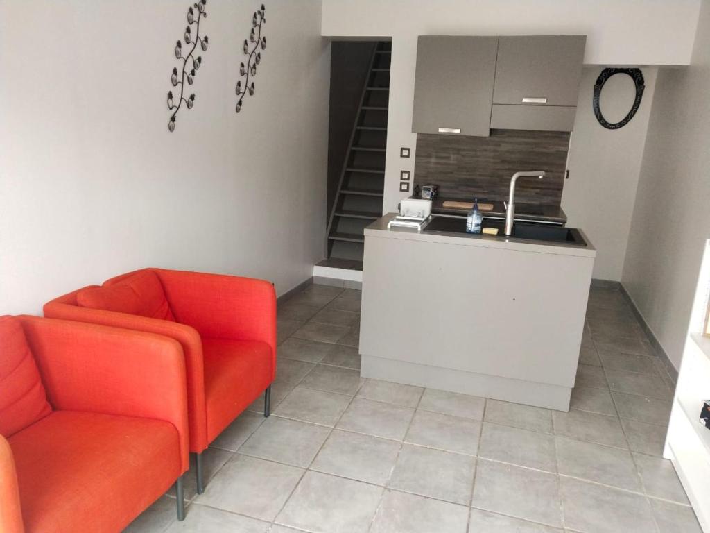 Petite maison avec terrasse et piscine photo 4