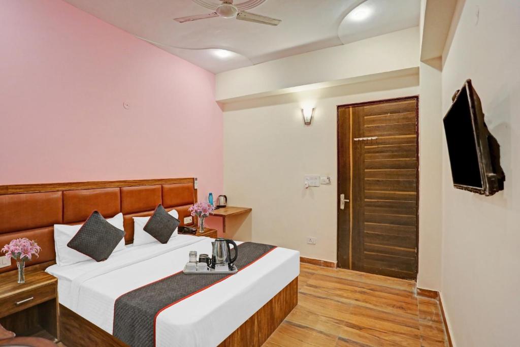 OYO Flagship 74435 Hotel Sharma photo 2